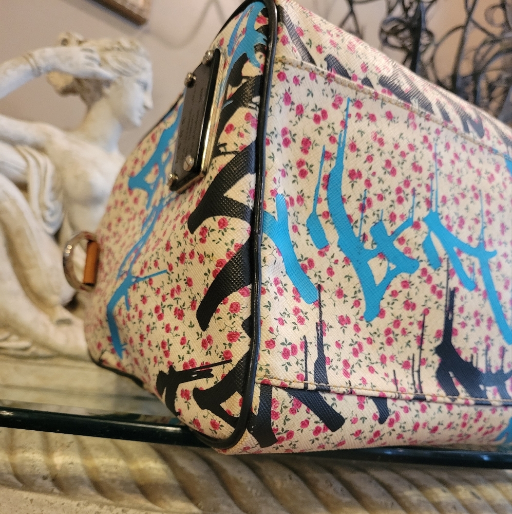 L.A.M.B. by Gwen Stefani Ditzy Graffiti Zipper Flower Bag #402 - Picture 14 of 17